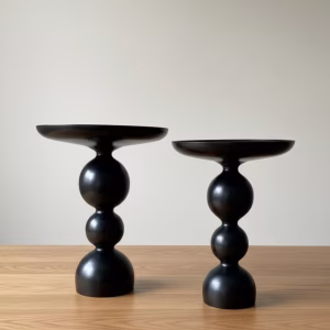 Beistelltisch Massivholz schwarz – Designer Couchtisch rund handgefertigt aus Esche – Eklektizismus & New Antiquity Wohnzimmermöbel